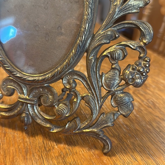 Antique Ornate Fancy 11” Tall Heavy Victorian Frame W Easel Stand - Picture 2 of 8